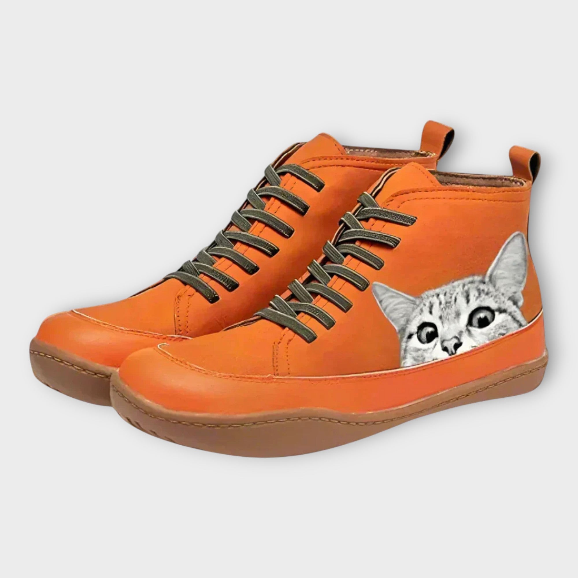 Elegant Trainers with Discreet Design