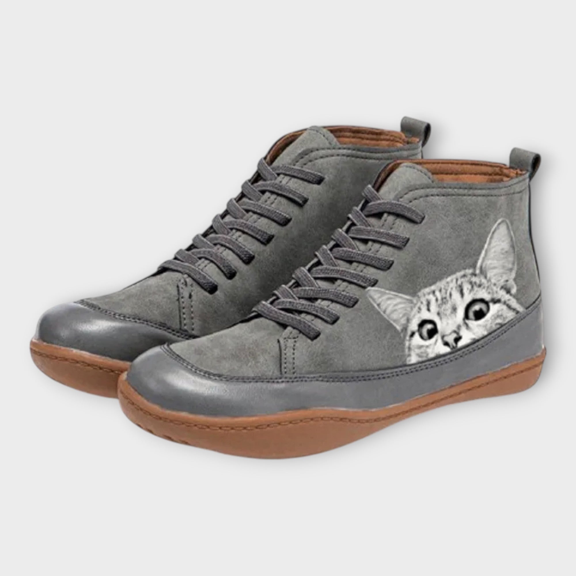 Elegant Trainers with Discreet Design