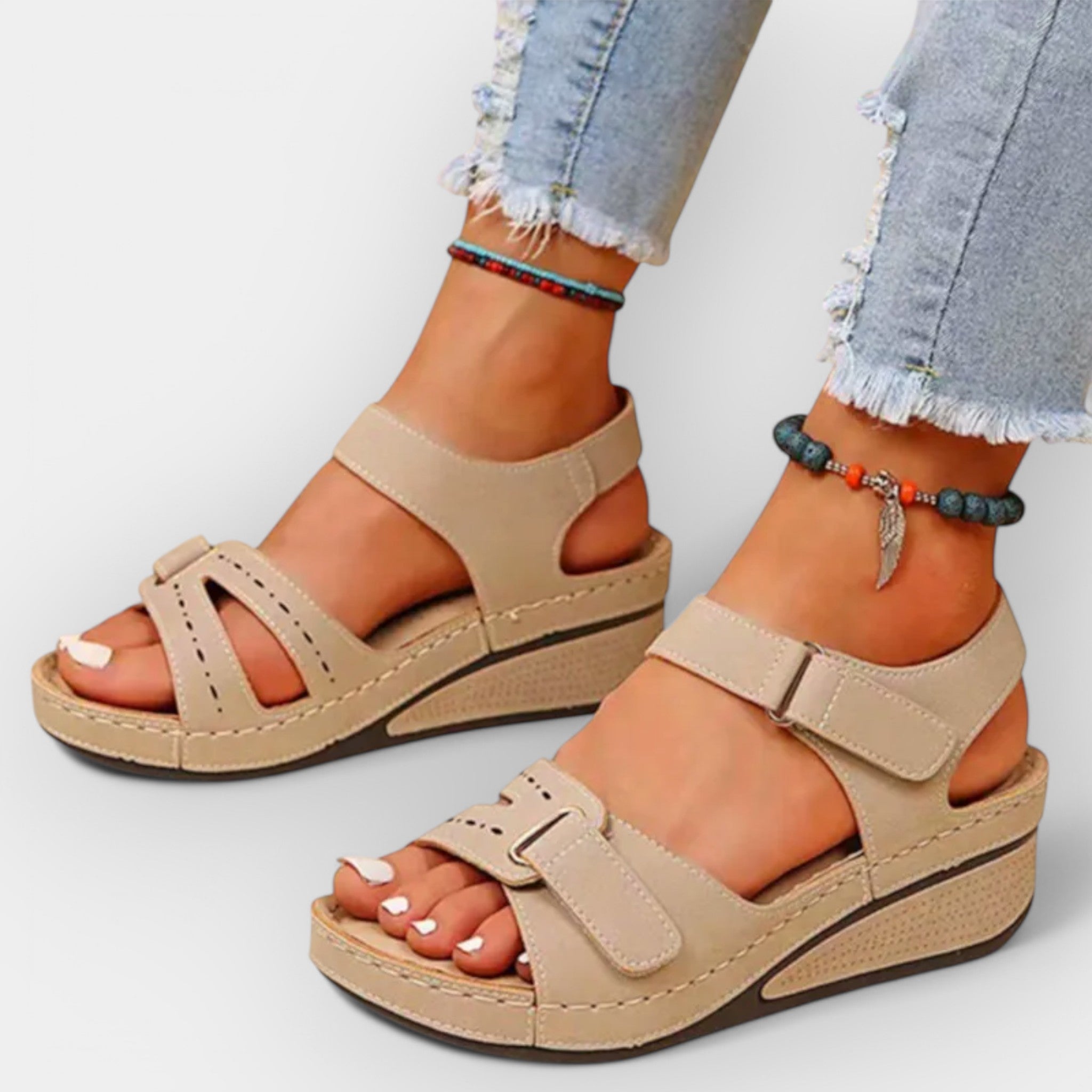 Open sandal with a streamlined design