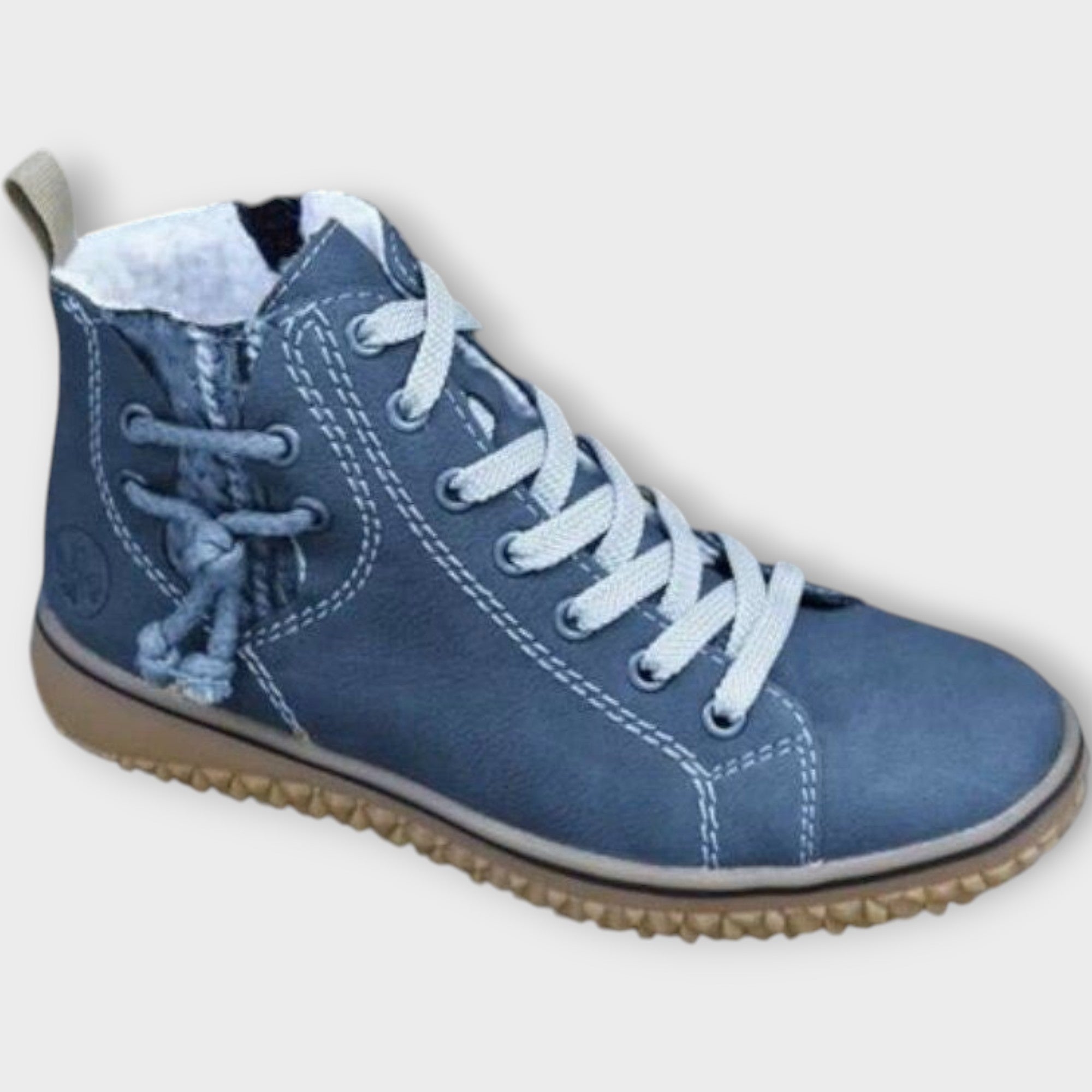 Modern sports shoes with a comfortable fit
