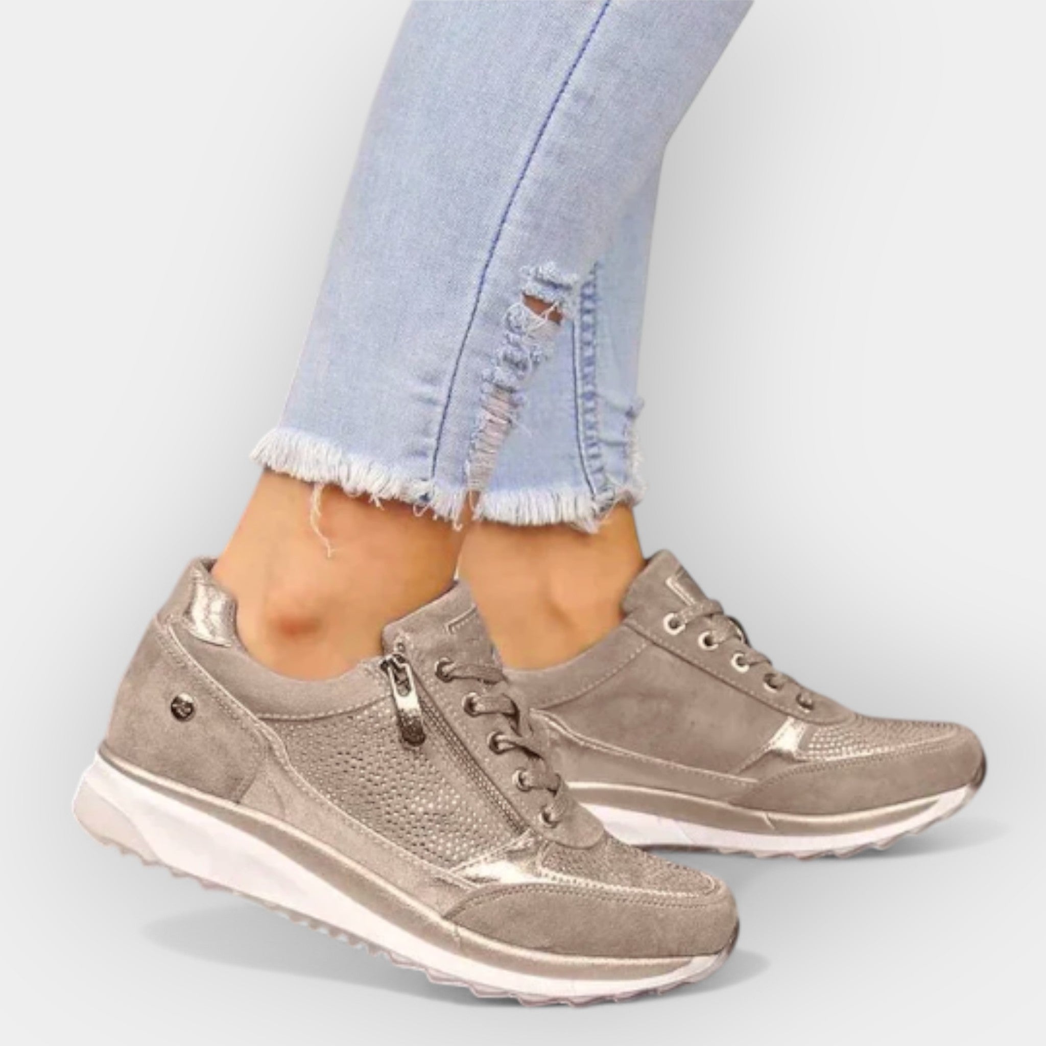 Anatomical trainers with zip fastening
