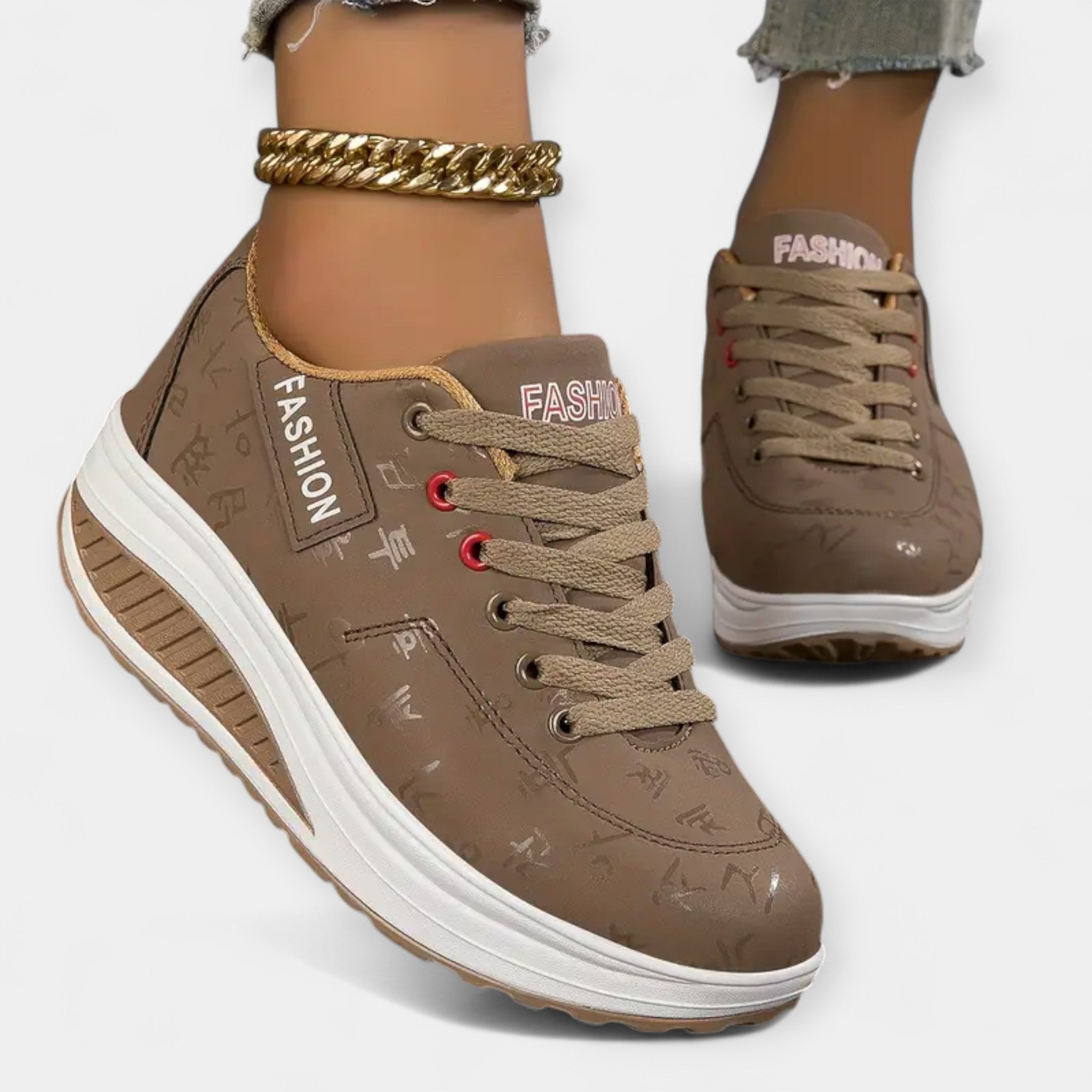 Anatomical sports trainers with air cushions