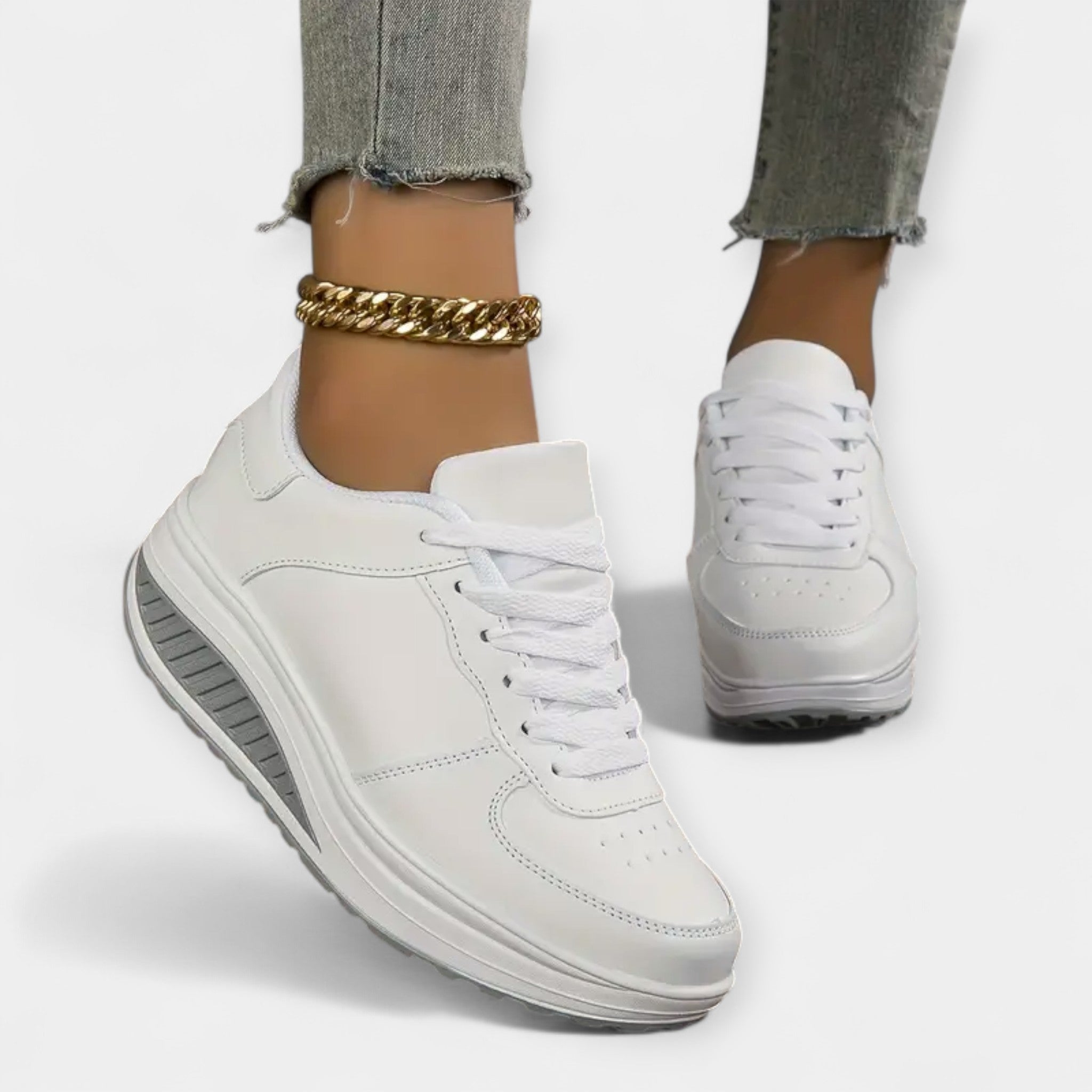 Anatomical sports trainers with air cushions