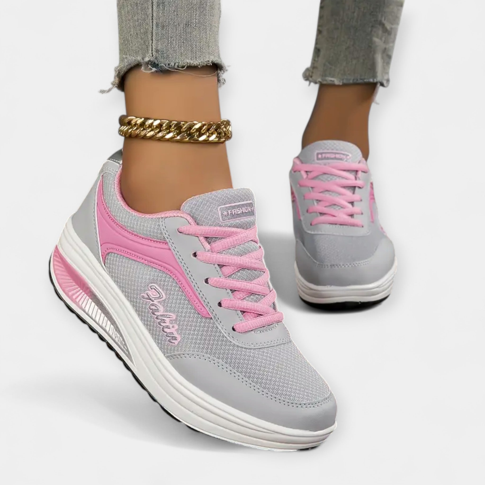 Anatomical sports trainers with air cushions