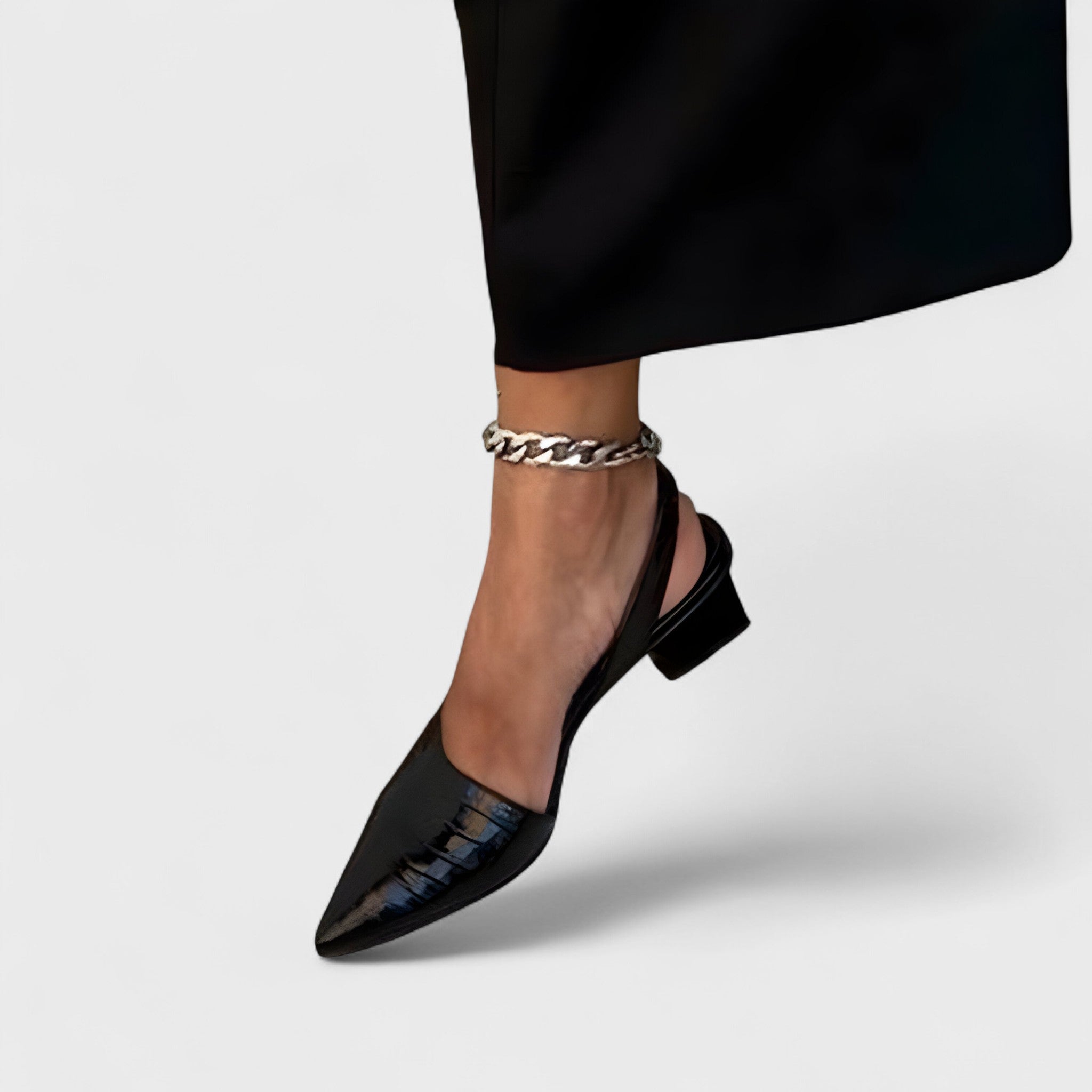 Ela – Elegant shoes with an open heel